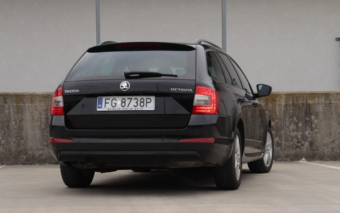 Skoda Octavia cena 39900 przebieg: 210000, rok produkcji 2015 z Miechów małe 742